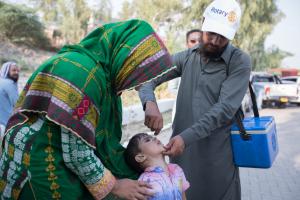 Club Member Greg Thacker vaccinating children in India against Polio